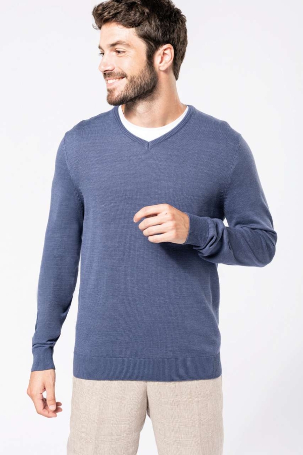Мъжки пуловер с V-образно деколте